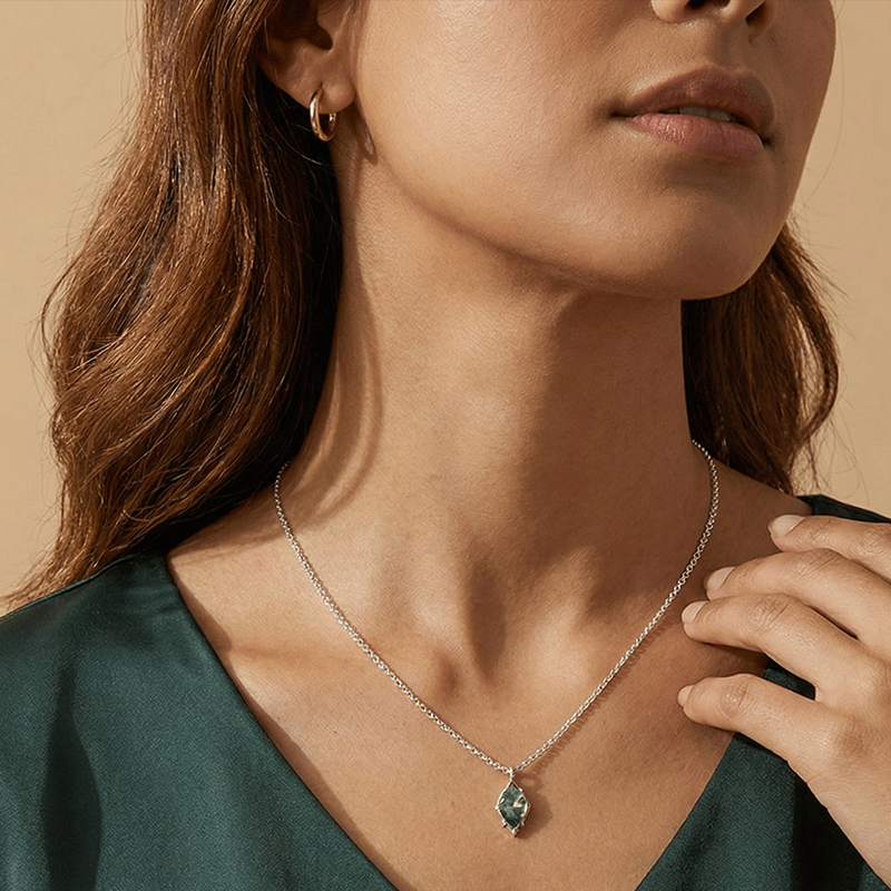 women moss agate necklace for daily wearing